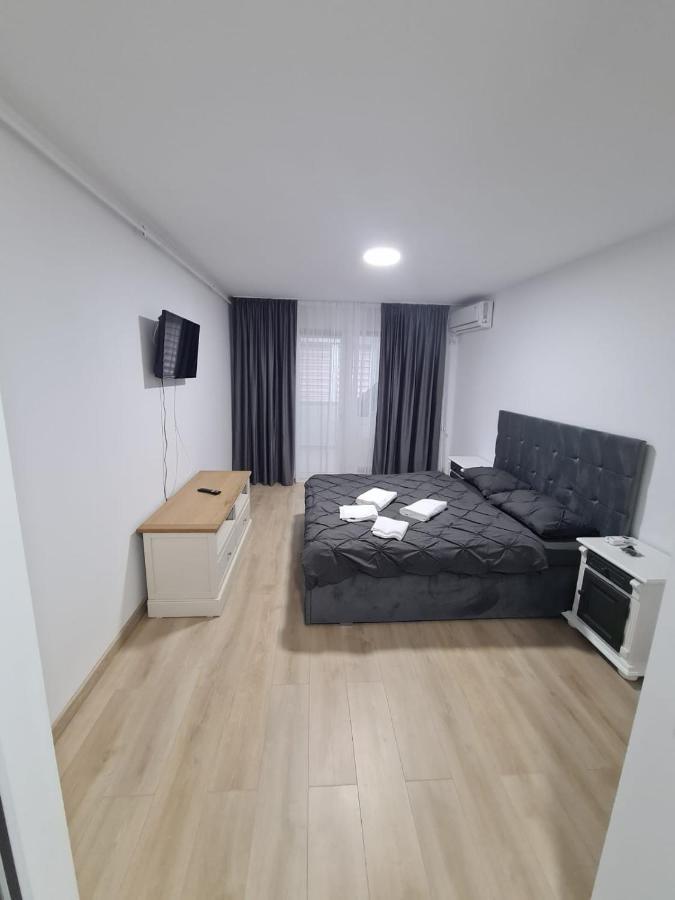 Garsoniera Lux Lorena&Kevin Питещ Екстериор снимка